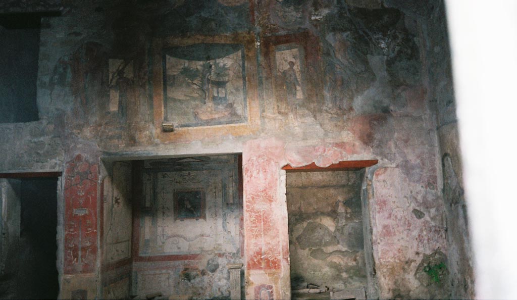 VI.16.15 Pompeii. May 2000. West side of atrium B. Photo courtesy of Buzz Ferebee.