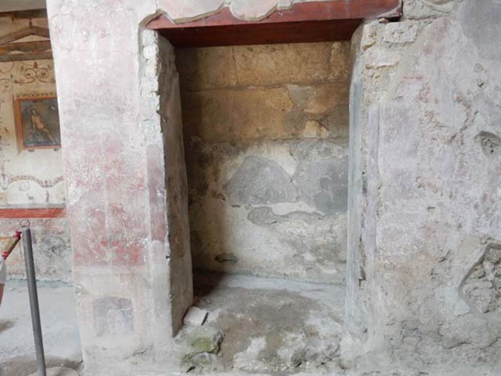 VI.16.15 Pompeii. May 2015. Doorway to room E, on west side of atrium. Photo courtesy of Buzz Ferebee.
