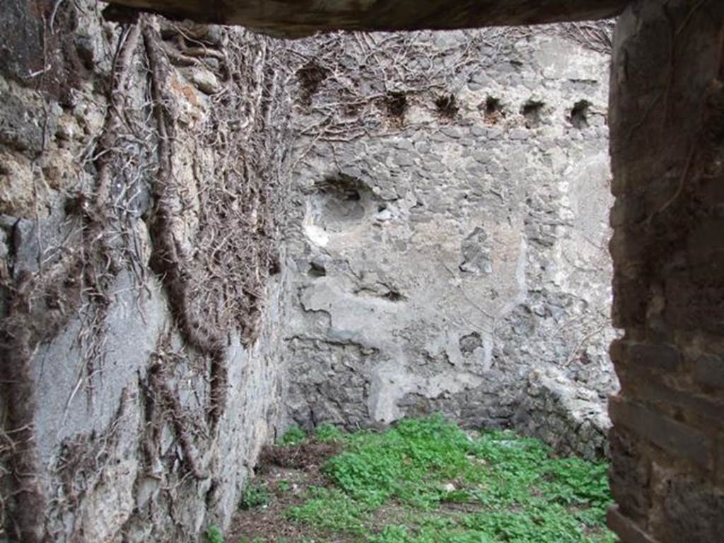 VI.16.18 Pompeii. December 2007. Looking through doorway into rear room on north side.