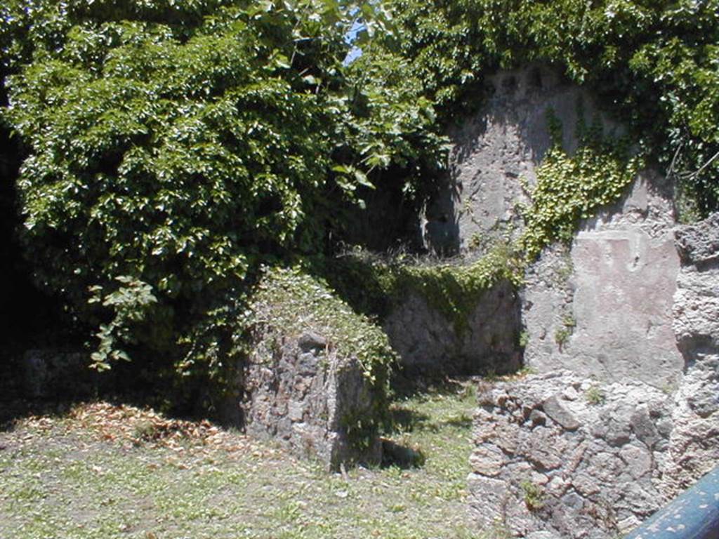 VI.16.18 Pompeii. May 2005. Doorway to room to north of entrance.