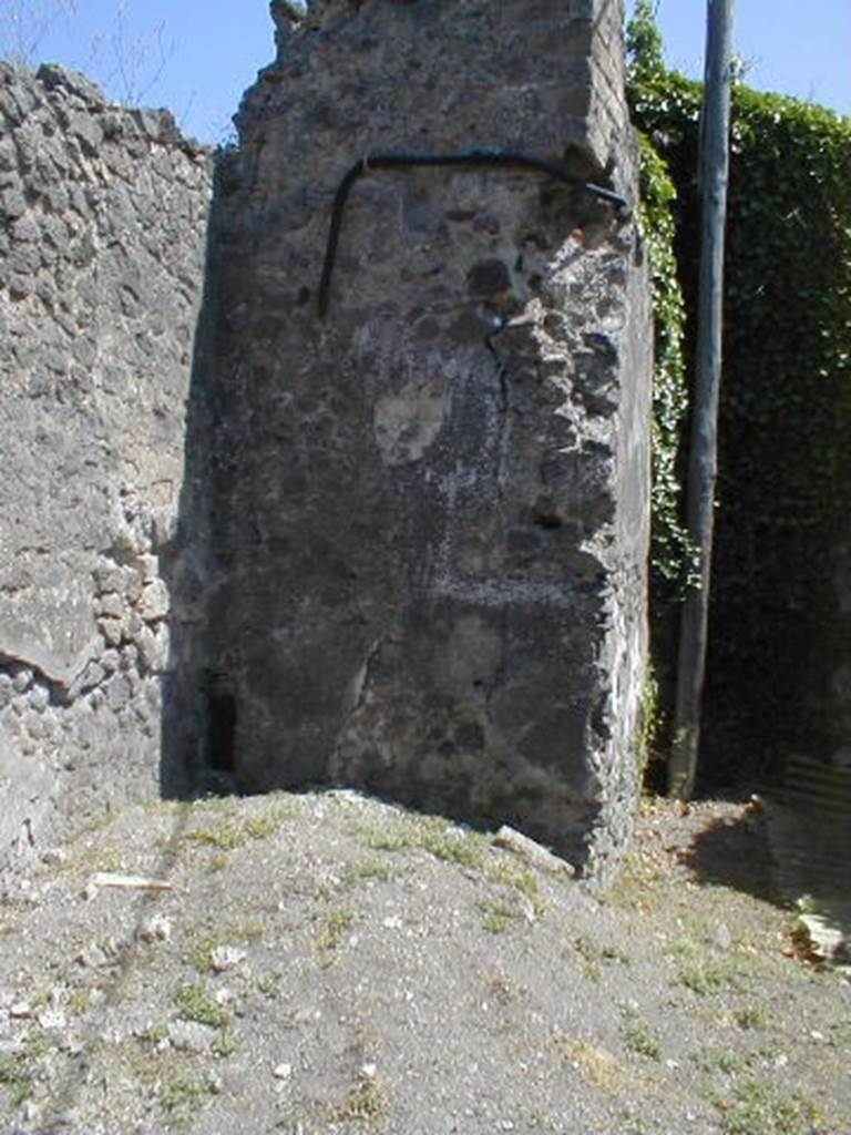 VI.16.25 Pompeii. May 2005. Looking east from doorway. According to Eschebach on the left would have been a stairs to the upper floor. On the right is a small rear room. See Eschebach, L., 1993. Gebudeverzeichnis und Stadtplan der antiken Stadt Pompeji. Kln: Bhlau. (p.229)

