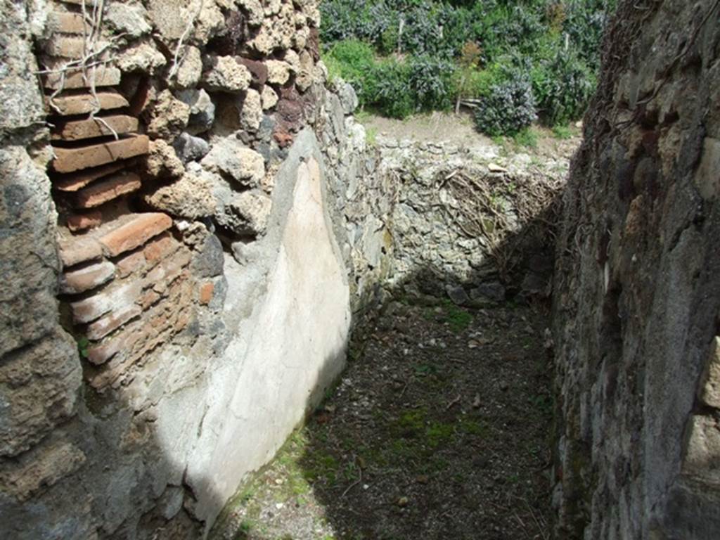 VI.16.27 Pompeii. March 2009. Looking east into room (r ), staircase. 