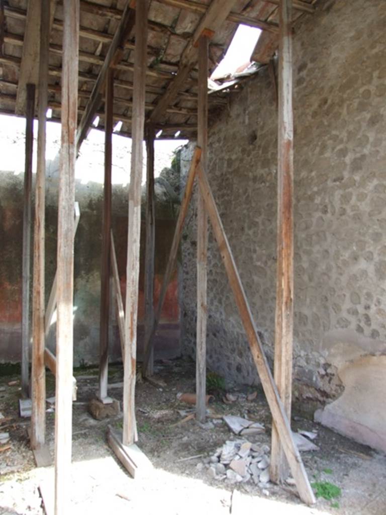 VI.16.28 Pompeii. March 2009. Room F, tablinum, looking south-east.