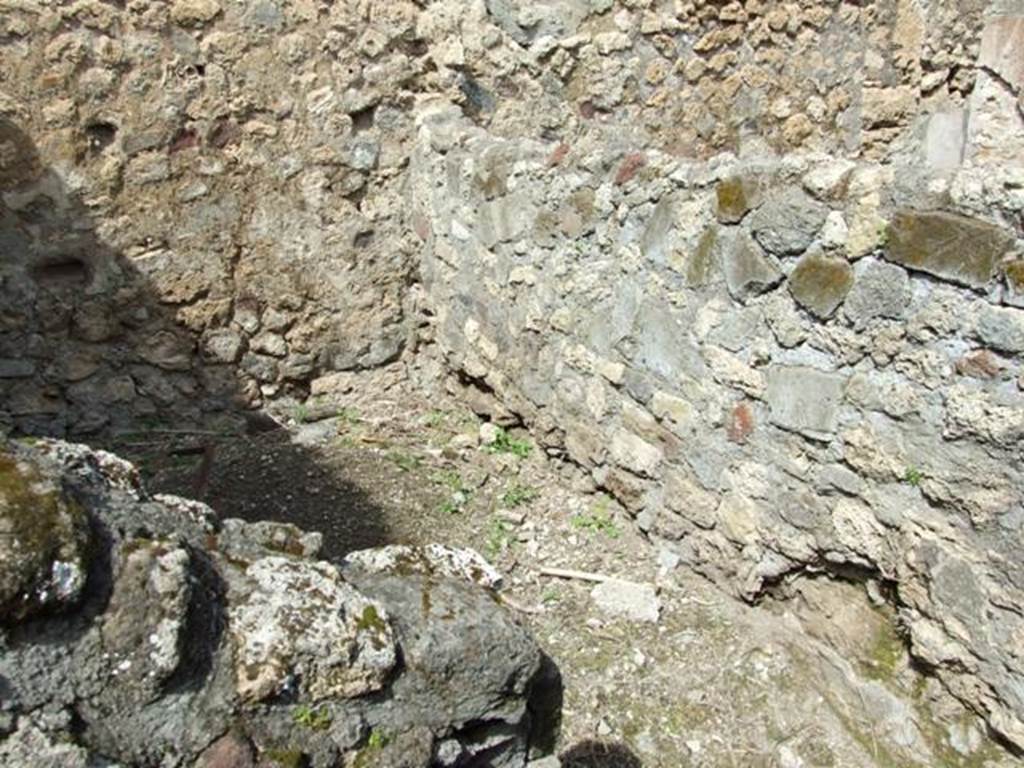 VI.16.28 Pompeii. March 2009. Room B, doorway to small room on north side of fauces.
According to NdS, this doorway, immediately on the left of the fauces, opened into a small rustic room, with a floor of earth
