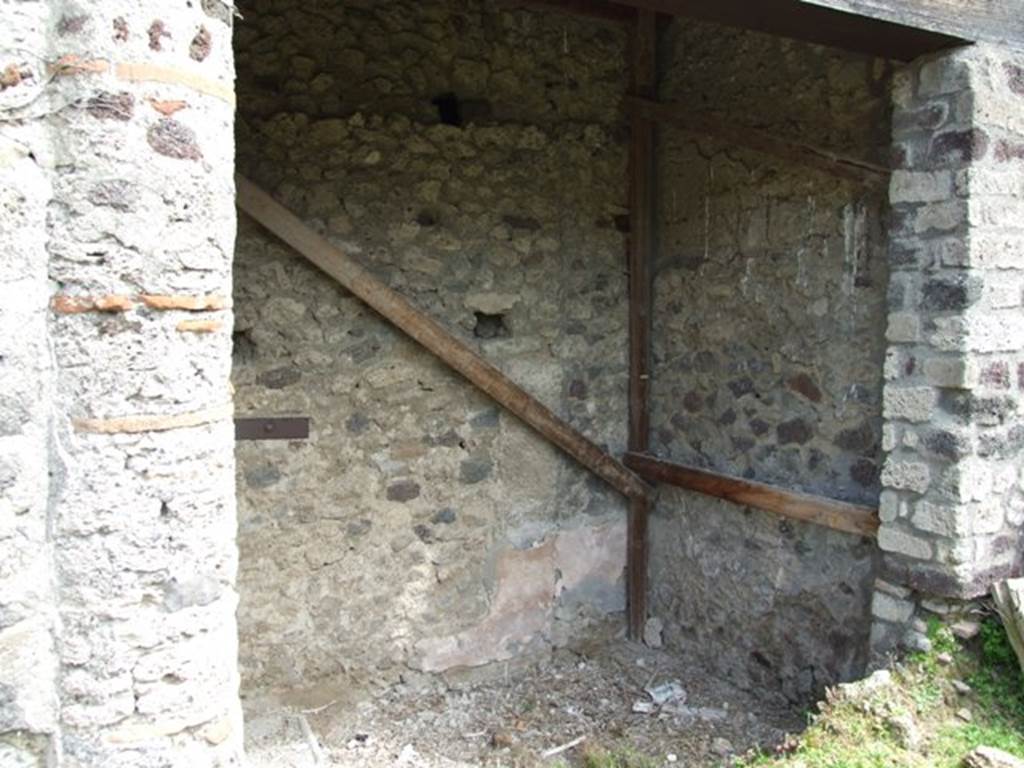 VI.16.29 Pompeii. March 2009. Doorway to room K, according to Jashemski, this area was paved as a pool, see below.