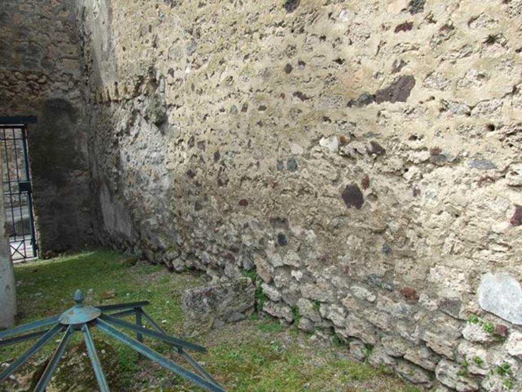 VI.16.29 Pompeii. March 2009. Room O, north wall, looking west to fauces P, of entrance at VI.16.30.