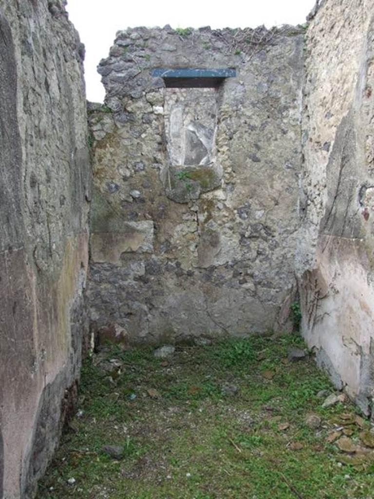 VI.16.29 Pompeii. March 2009. Room D, west wall with window.