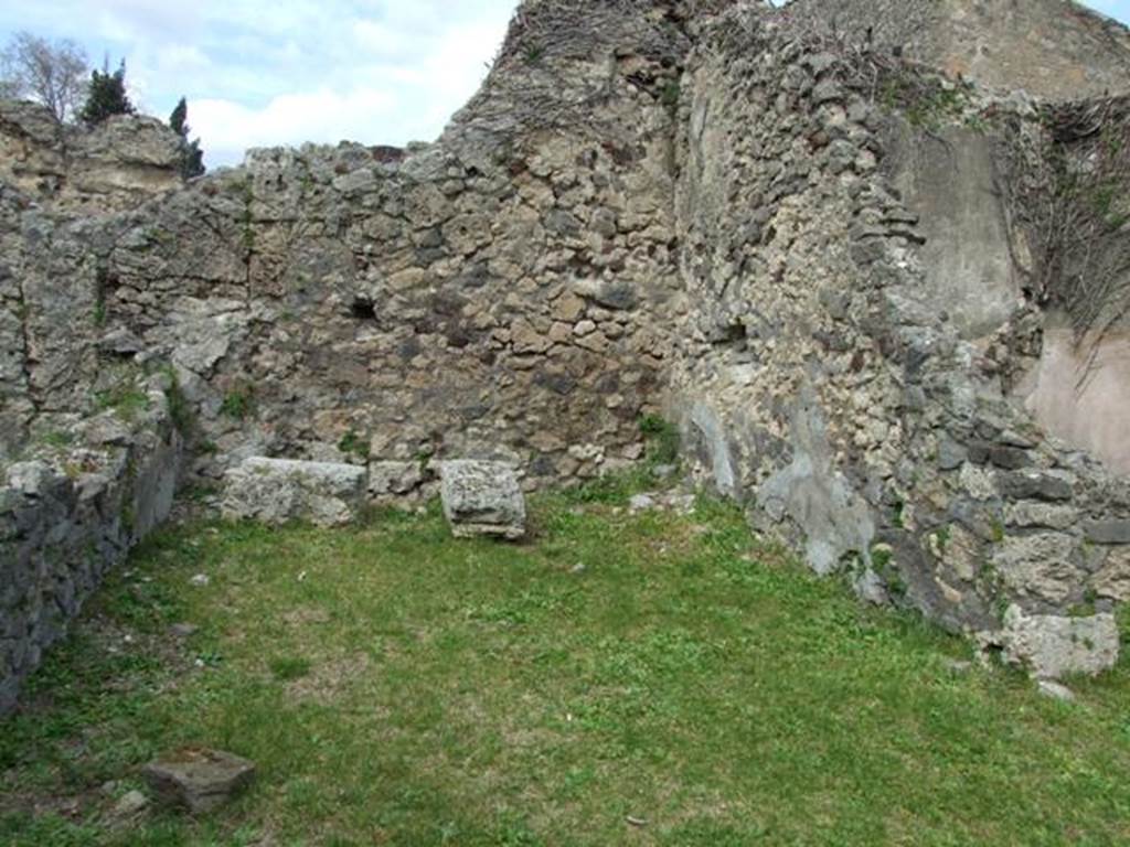 VI.16.29 Pompeii. March 2009. Room F, looking north across ala, open on the width of its south side to atrium. According to NdS, the floor was concrete and the walls showed remains of third style decoration. This seemed to have a white background. To the left at the top of the east wall were the remains of an arabesque, but nothing else. The lower dado was a blackish colour. 