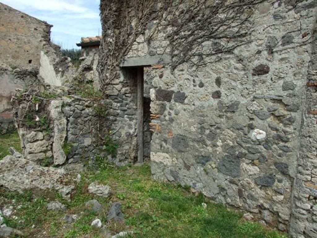 VI.16.29 Pompeii. March 2009. Doorway to room J, kitchen, in centre, looking across area that would have been room I. On the left can be seen the remains of the doorway into room H. To the left of the doorway to room H was a small low wall (b) on which were found traces of wood covering. See Notizie degli Scavi di Antichità, 1908, p. 283.