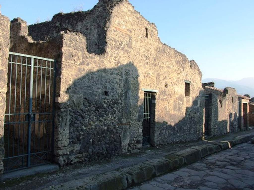 VI.16.30 Pompeii. December 2007. Entrance doorways on east side of Vicolo dei Vettii, 
Workshop in centre, with VI.16.29 on left.