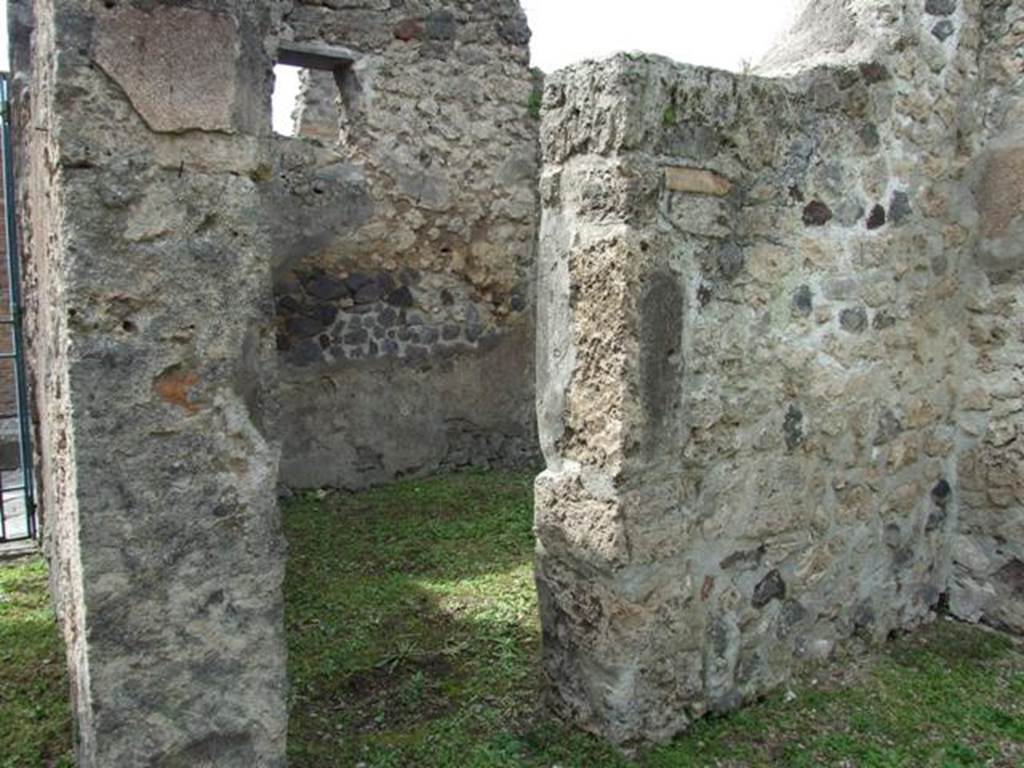 VI.16.32 Pompeii. March 2009. Doorway to room D, small room or cupboard. According to NdS, the entrance to this room had a lava threshold and would have had wooden door-jambs.
