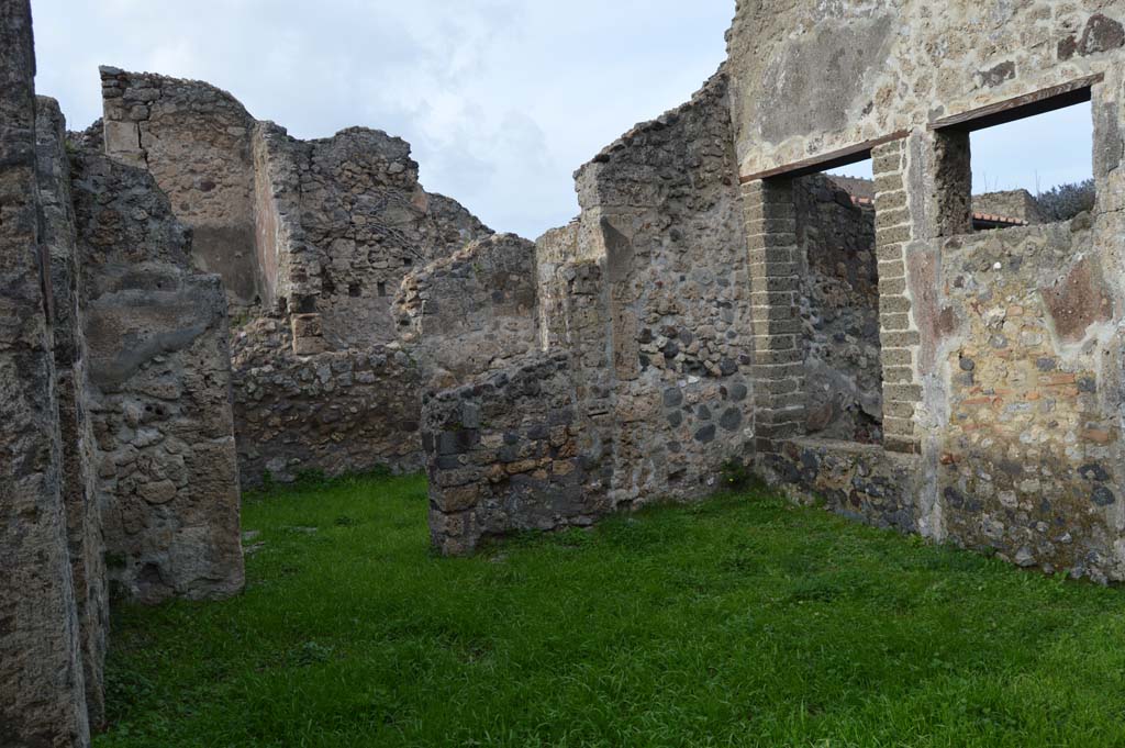 VI.16.32 Pompeii. March 2018. Room B, looking north across atrium towards doorway to room E.
Foto Taylor Lauritsen, ERC Grant 681269 DÉCOR.
