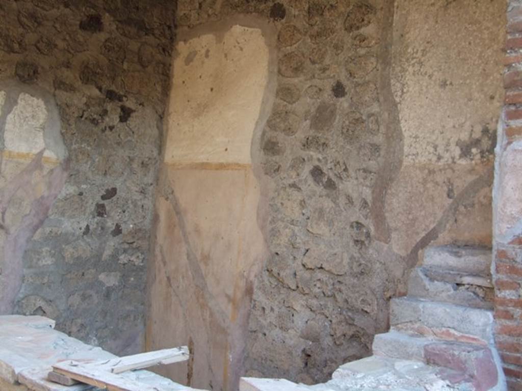 VI.16.33 Pompeii. December 2007. South wall, with display shelving and remains of painted plaster.