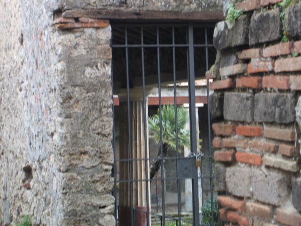 VI.16.38 Pompeii. September 2004. Doorway from services area to portico. Looking east.