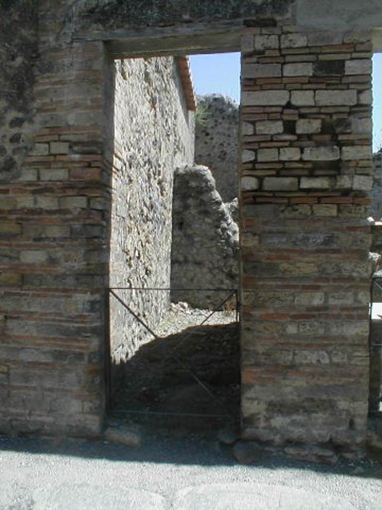 VI.16.39 Pompeii. May 2005. Looking east to entrance doorway. According to NdS, this doorway was the entrance to an independent staircase A. This staircase went up to the upper floor of the thermopolium that follows at VI.16.40. See Notizie degli Scavi di Antichit, 1908, (p.368).