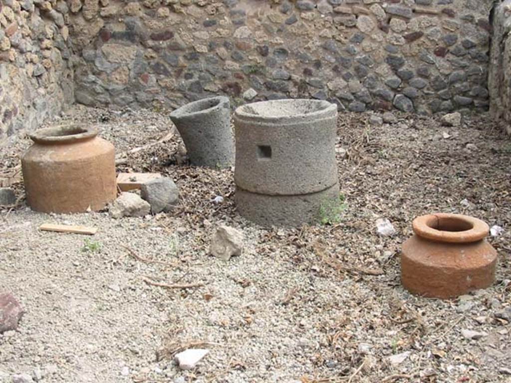 VI.16.40 Pompeii. May 2003. Looking east across room C. Photo courtesy of Nicolas Monteix.

