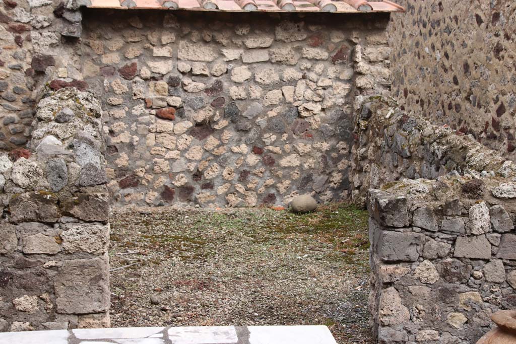 VI.16.40 Pompeii. October 2020. Looking east across towards room D. Photo courtesy of Klaus Heese. 