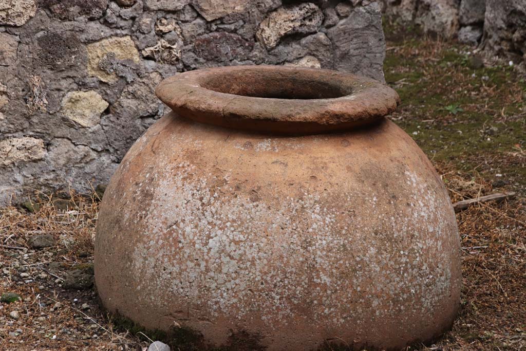 VI.16.40 Pompeii. October 2020. Large terracotta dolium on east side of bar-room. Photo courtesy of Klaus Heese.