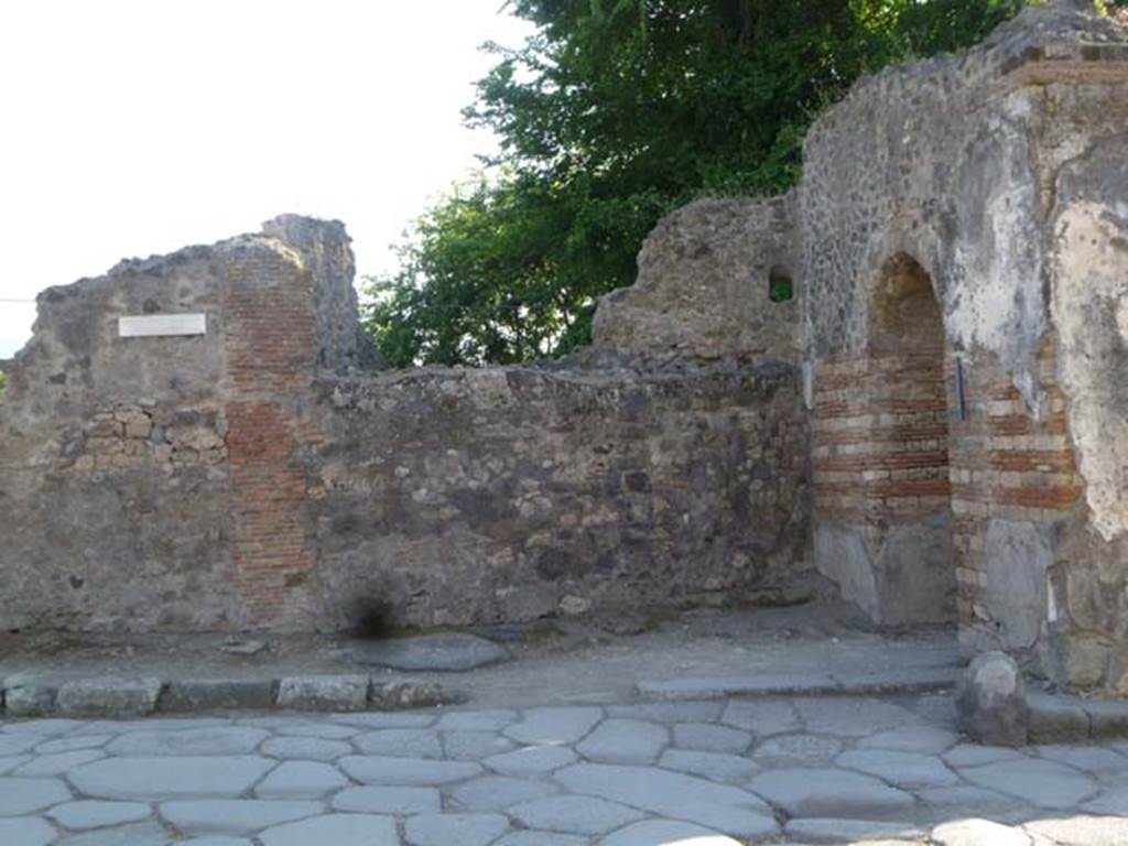 VI.17.1 Pompeii. May 2011. Looking west towards exterior wall, and Herculaneum Gate, on right.