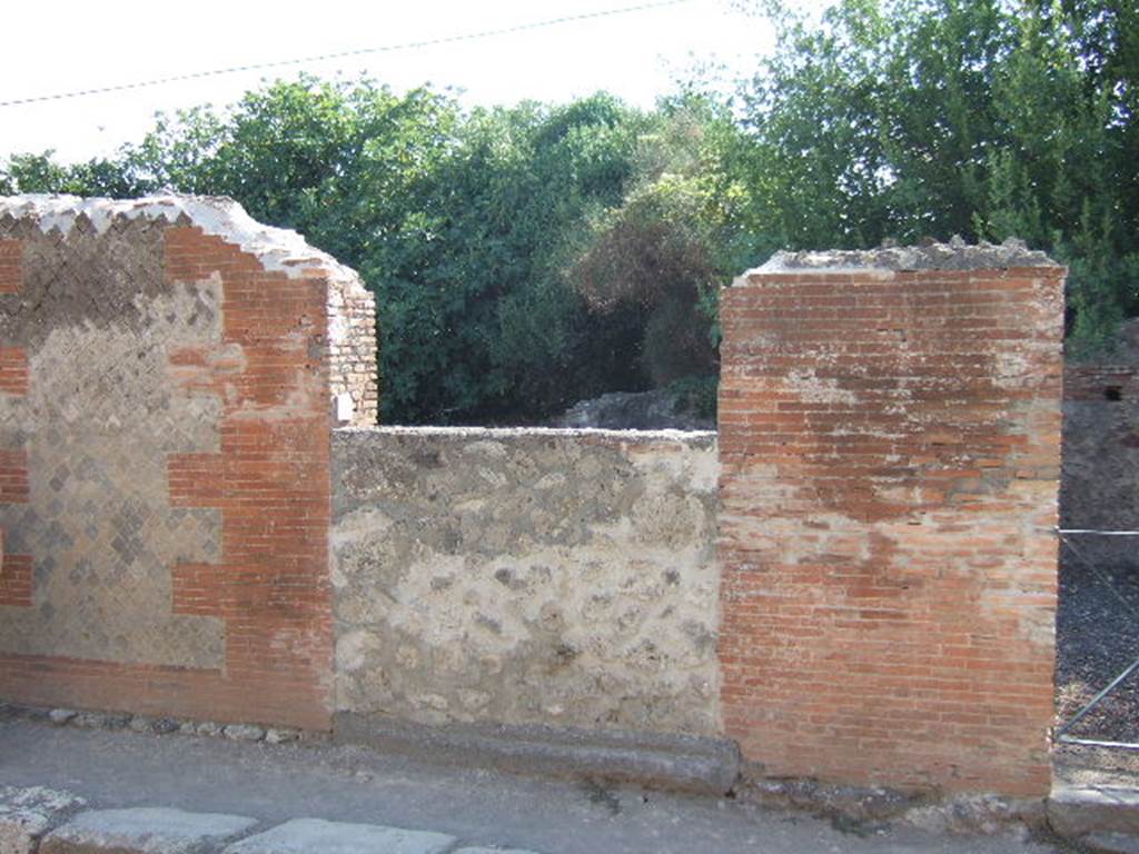 VI.17.9 Pompeii. September 2005. Entrance.