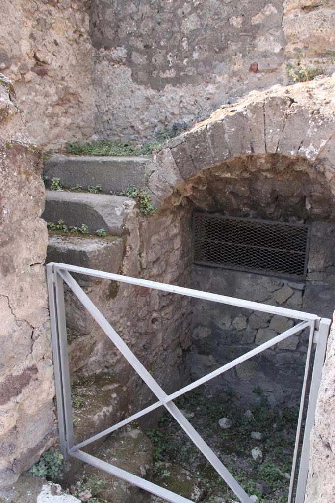 VI.17.12 Pompeii. September 2021. Steps to upper and lower floors. Photo courtesy of Klaus Heese.