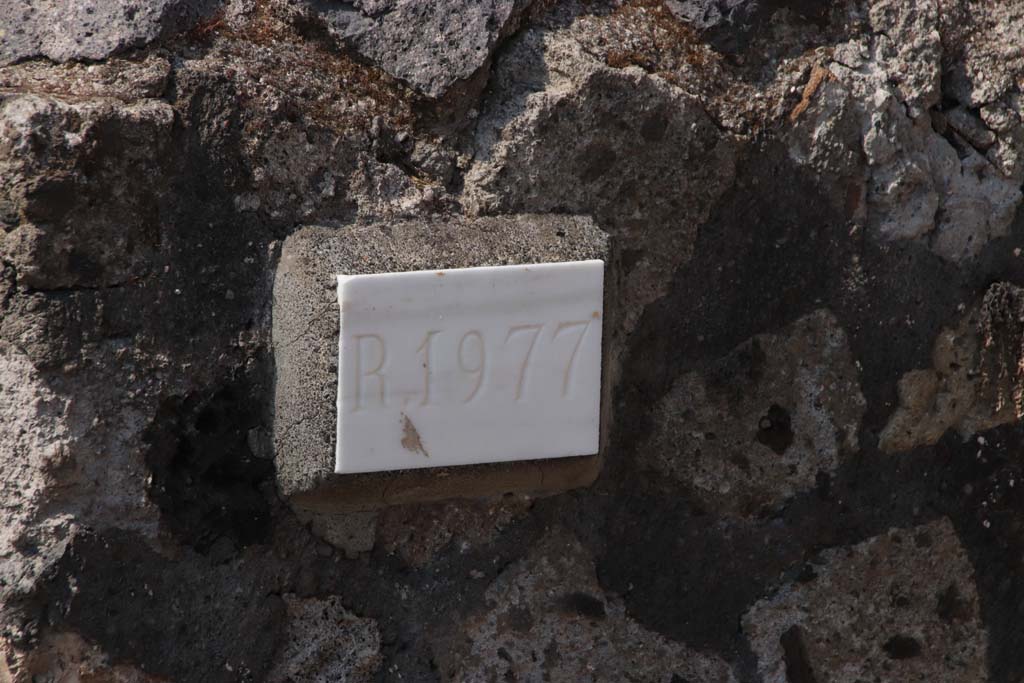 VI.17.15 Pompeii. September 2021. Plaque in west wall of shop, (R 1977) restored in 1977. Photo courtesy of Klaus Heese.