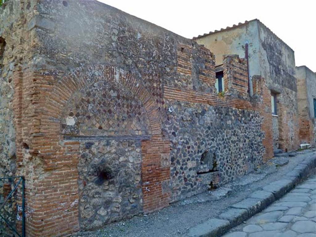 VI.17.29 Pompeii. May 2011. Front faade, with blocked doorway. Photo courtesy of Michael Binns.