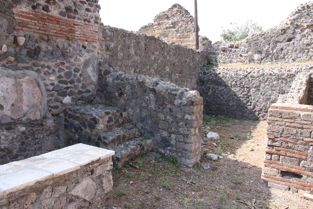 VI.17.31 Pompeii. September 2021. Looking across shop-room towards rear room on south-west side. Photo courtesy of Klaus Heese.

