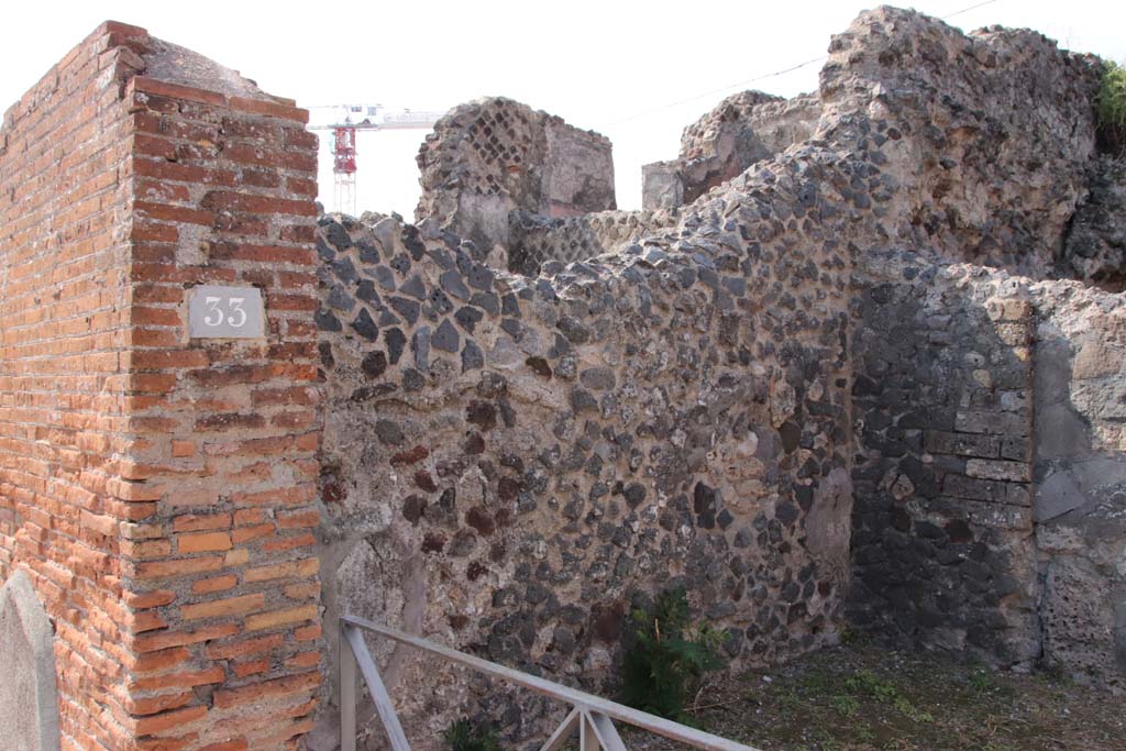 VI.17.33 Pompeii. September 2021. Looking towards south wall. Photo courtesy of Klaus Heese.