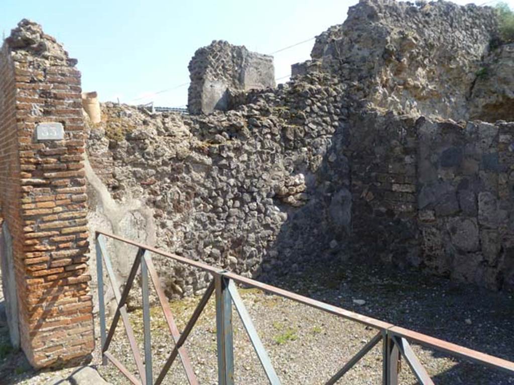 VI.17.33 Pompeii. May 2011. South wall. Photo courtesy of Michael Binns.