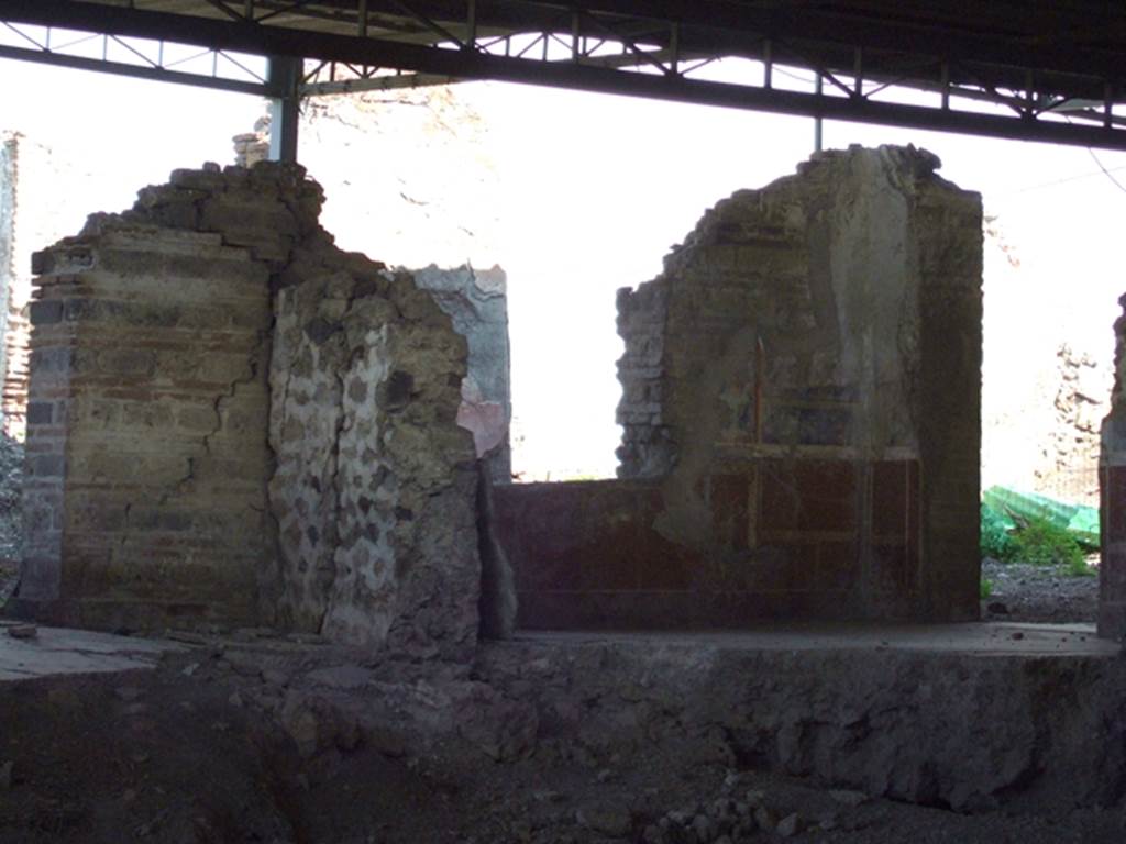 VI.17.36 Pompeii. May 2006. Two cubicula belonging to VI.17.36, on south side of peristyle.
Looking north. Taken from VI.17.41 looking towards higher level rooms on north side.

