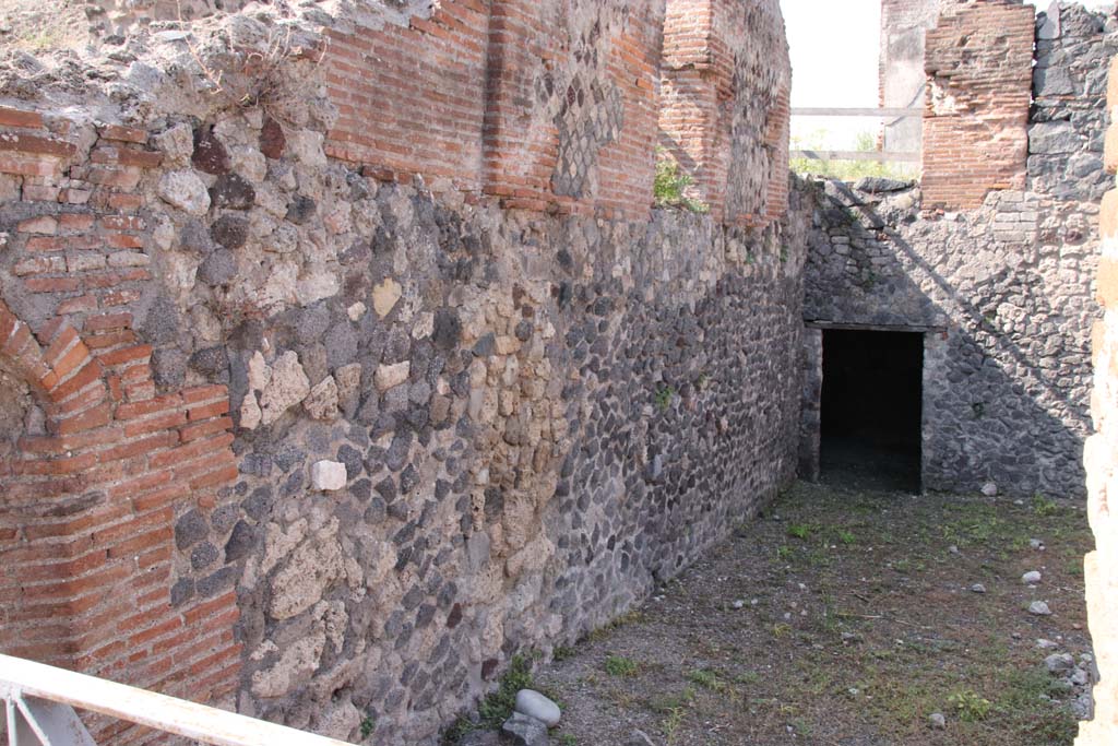 VI.17.37 Pompeii. September 2021. Looking west along south wall towards doorway in south-west corner. Photo courtesy of Klaus Heese.