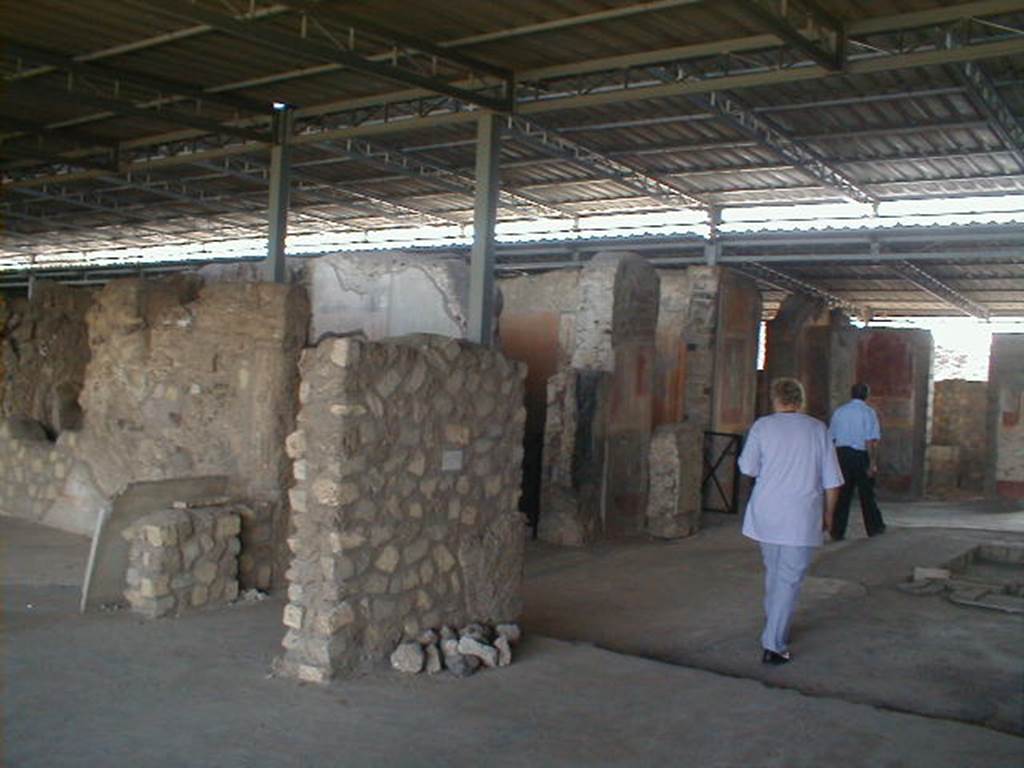 VI.17.42 Pompeii. September 2004. North side of atrium 4.