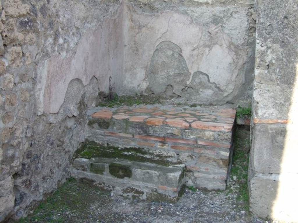 VII.1.4 Pompeii.  Shop.  December 2007.  Stairs in north west corner.