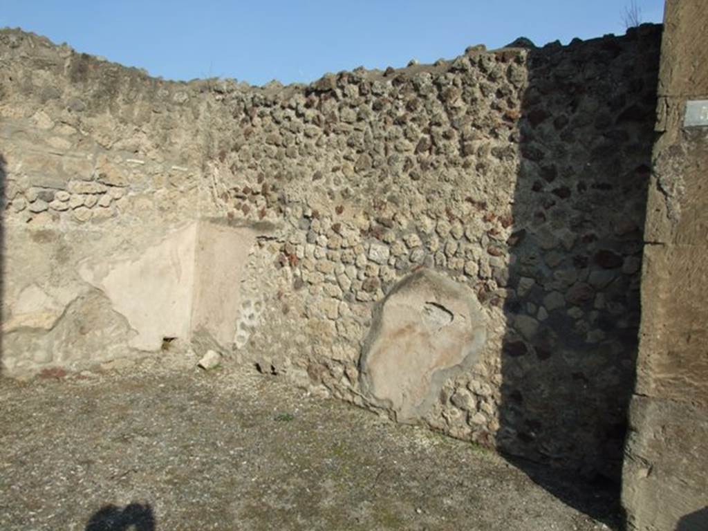 VII.1.5 Pompeii.  Shop.  December 2007.  East wall.