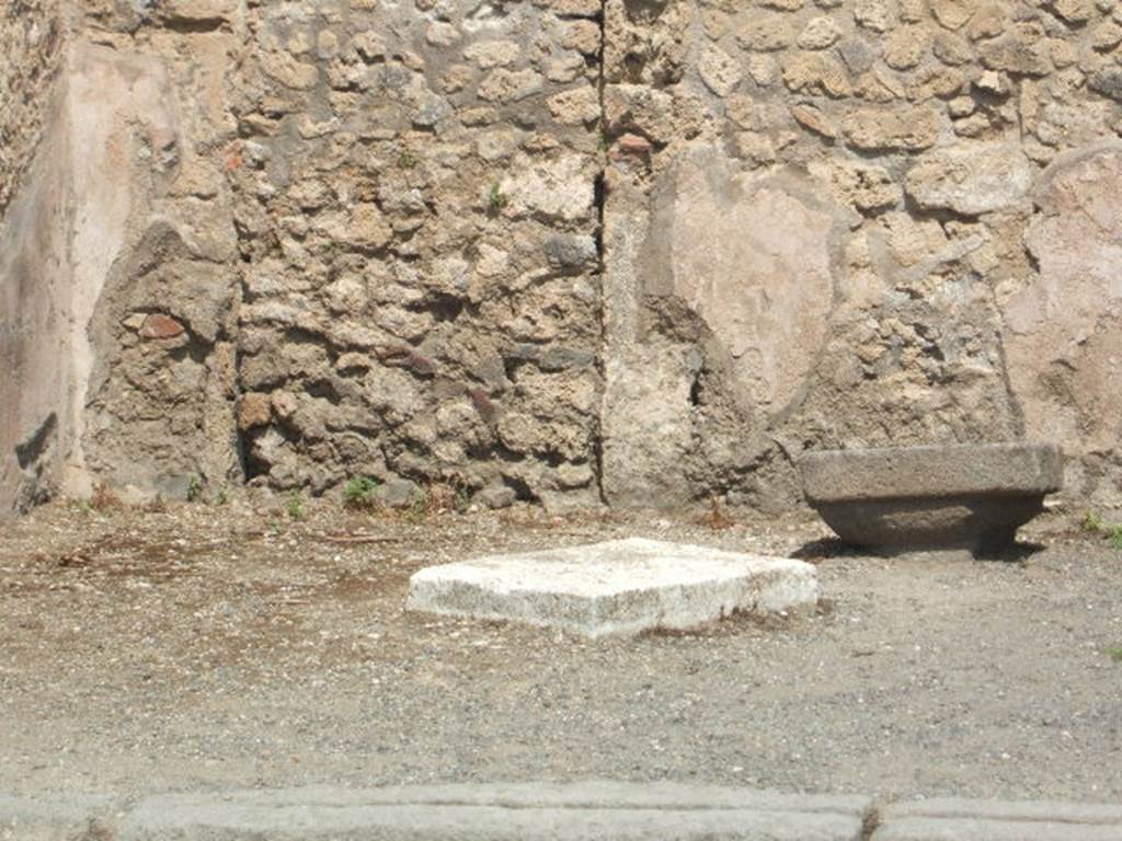 VII.1.6 Pompeii. May 2005. Looking north across shop to blocked doorway, upside down Doric capital, and travertine slab.