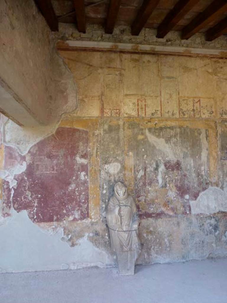 VII.1.8 Pompeii. June 2012. North wall of portico B. Photo courtesy of Michael Binns.