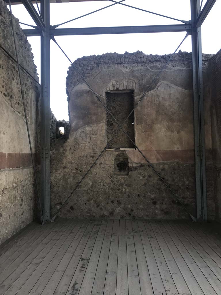 VII.1.8 Pompeii. April 2019. Looking towards west wall of nymphaeum F, with niche. 
Photo courtesy of Rick Bauer.
