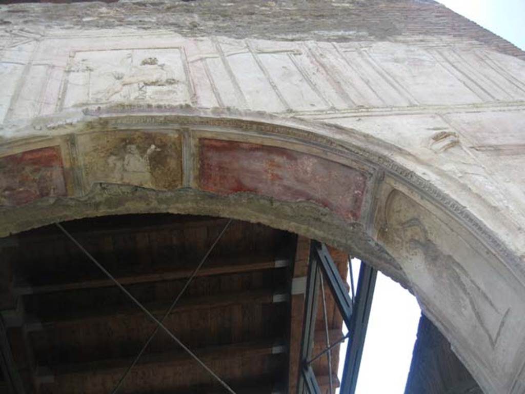 VII.1.8 Pompeii. July 2012. Stucco plaster on underneath of arch to nymphaeum F.
Photo courtesy of Sharon M. Wolf.
