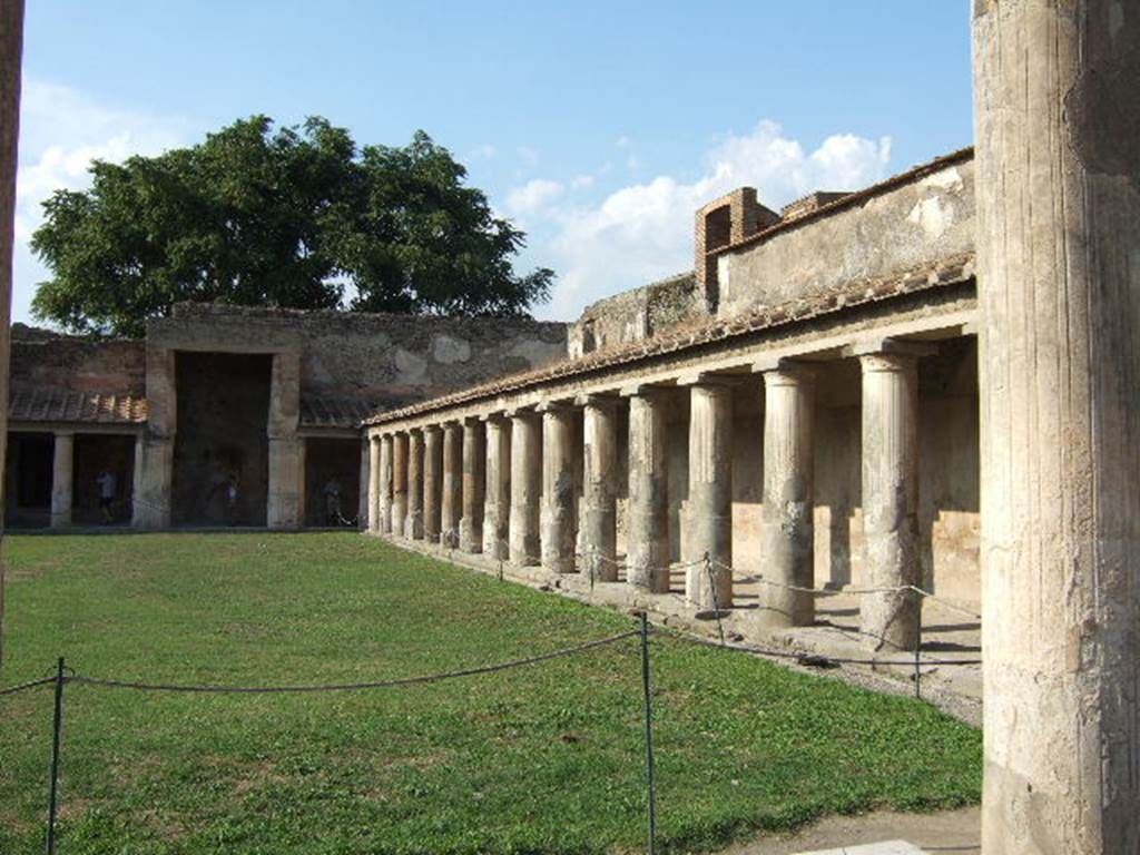 VII.1.8 Pompeii. September 2005. East side of portico B looking north from entrance.