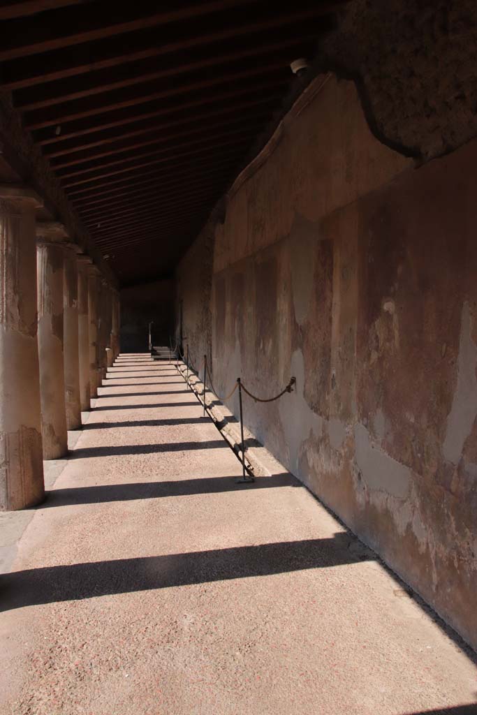 VII.1.8 Pompeii. September 2021. 
Looking north in corridor on east side of Portico B. Photo courtesy of Klaus Heese.
