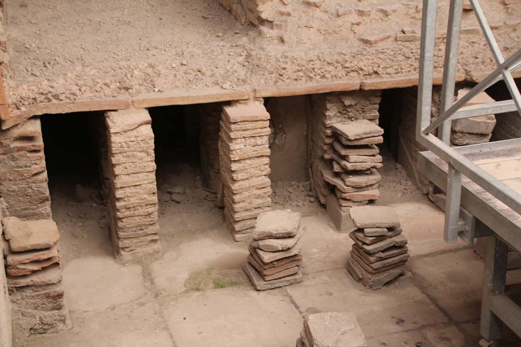 VII.1.8 Pompeii. April 2013. Men’s tepidarium 3, hypocaust system beneath level of flooring, looking east. 
Photo courtesy of Klaus Heese.
