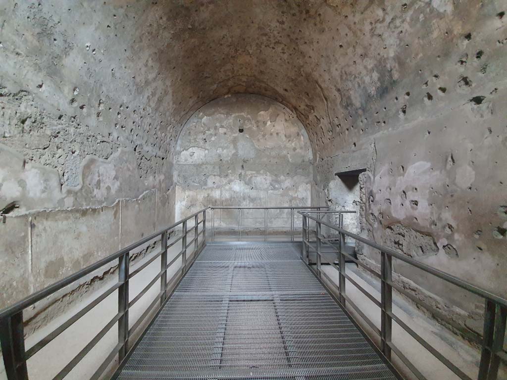 VII.1.8 Pompeii. July 2021. Tepidarium 10, looking east.   
Foto Annette Haug, ERC Grant 681269 DÉCOR
