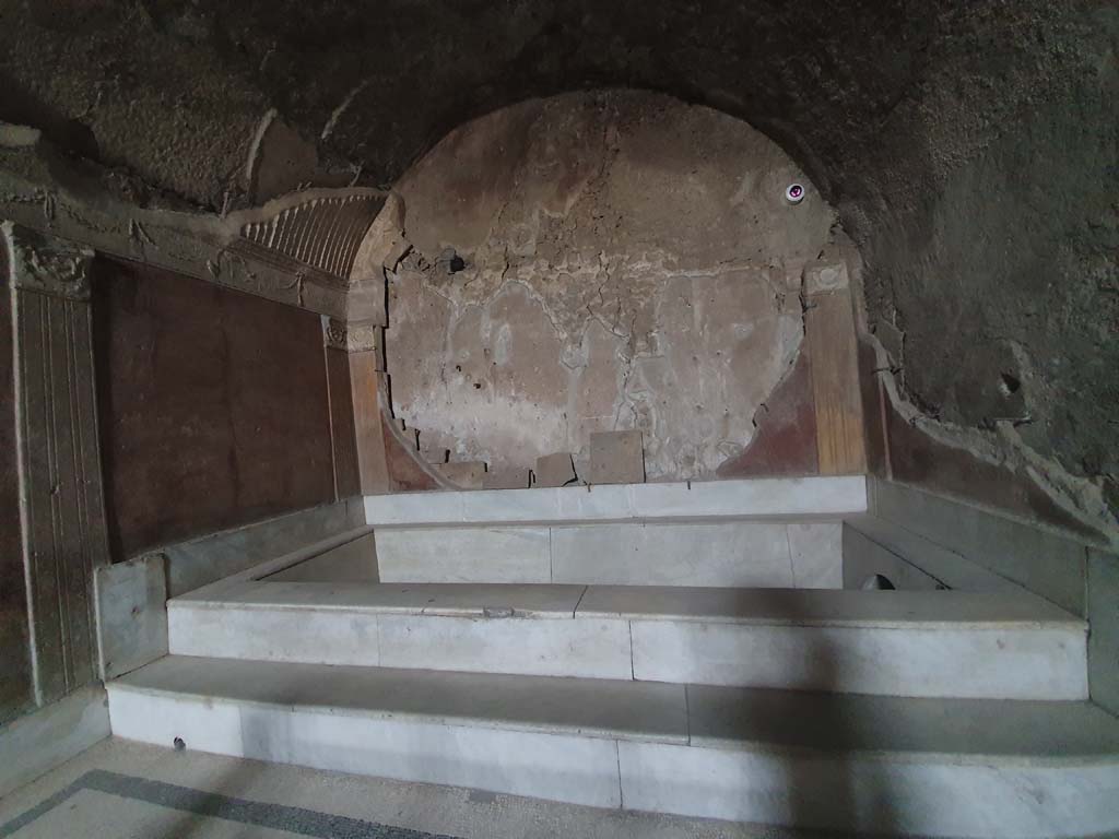 VII.1.8 Pompeii. July 2021. Caldarium 9,  looking towards marble pool at east end.  
Foto Annette Haug, ERC Grant 681269 DÉCOR
