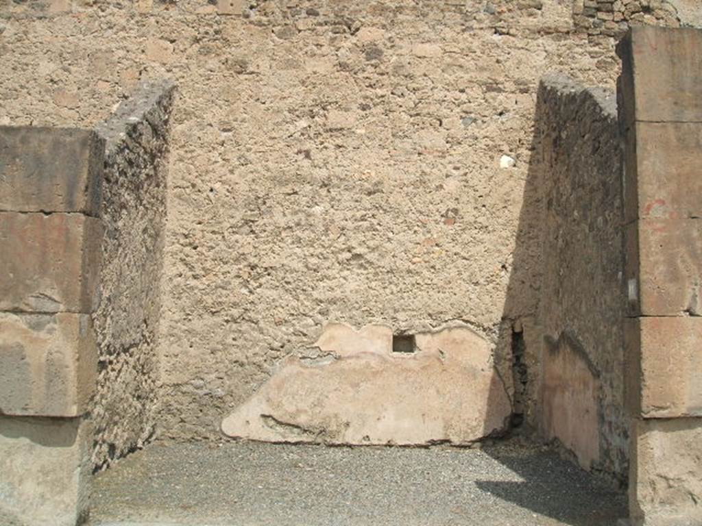 VII.1.11 Pompeii. May 2005. Looking towards north wall from entrance doorway.