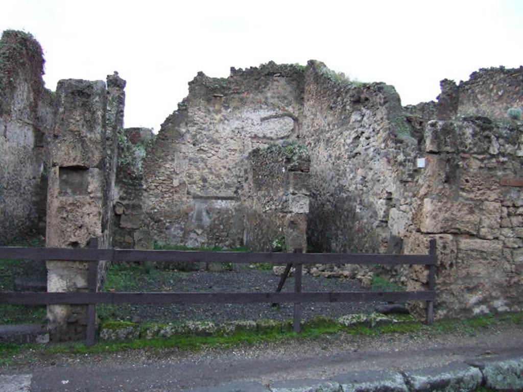 VII.1.19 Pompeii. December 2005. Entrance, looking west from Via Stabiana.