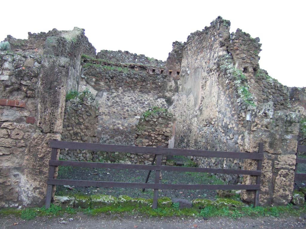 VII.1.20 Pompeii. December 2005. Entrance, looking west from Via Stabiana.
The steps to the upper floor, would have been against the north wall, on the right.
