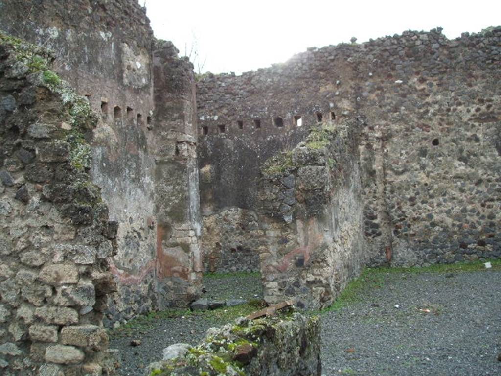 VII.1.22 Pompeii. December 2004. Doorway to triclinium in south-west corner of atrium.