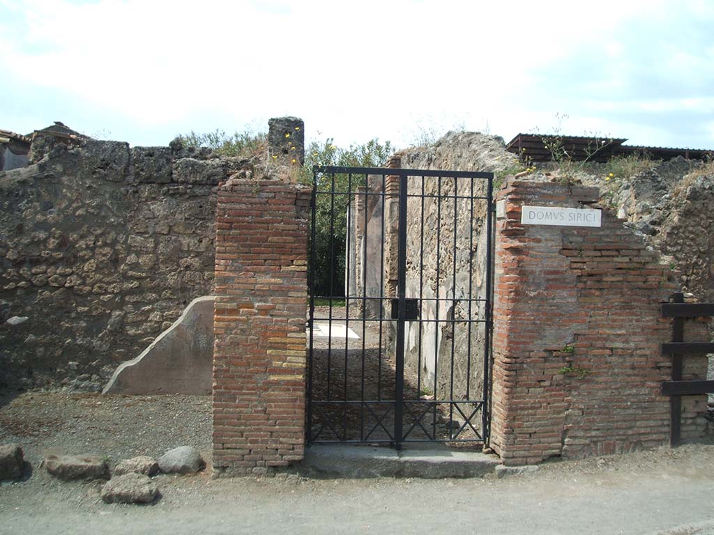 VII.1.25 Pompeii. May 2005. 
Via Stabiana entrance, looking west. The door-jambs were made of brick, and the threshold was made from lava.
