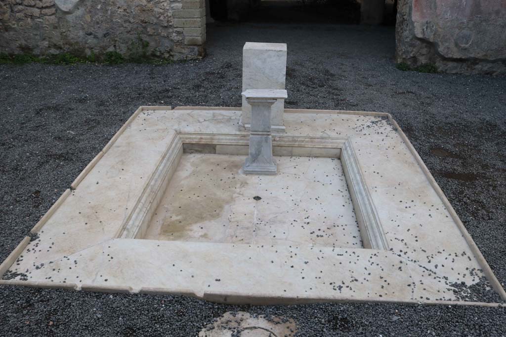 VII.1.25, Pompeii. December 2018. Looking west across impluvium in atrium 24. Photo courtesy of Aude Durand.